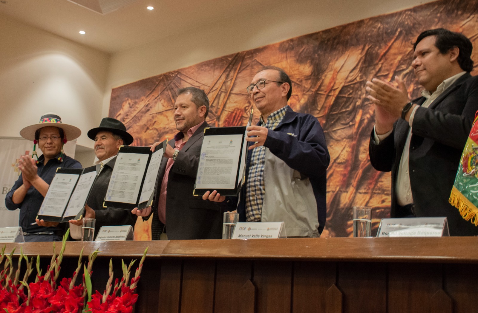 Destinan $us 55 millones para electrificación de 26 municipios rurales de Cochabamba