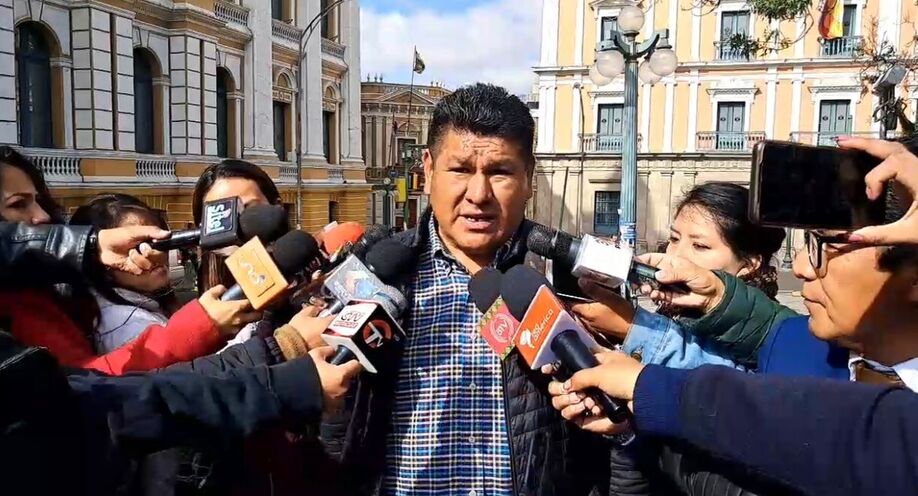 Apuntan a Evo como responsable de armar grupos de choque en el país