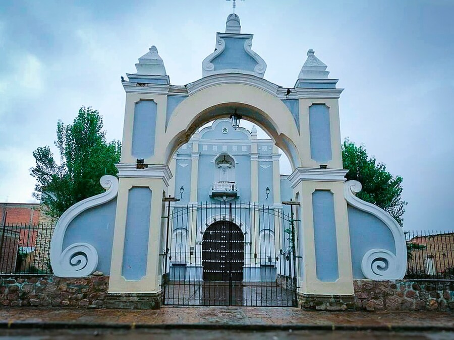 Entregan Emblema Azul al templo San Bartolomé de Arani por su valor patrimonial y cultural 