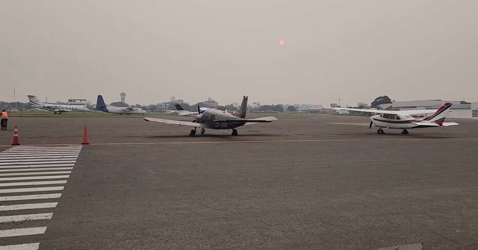 Suspenden vuelos en aeródromos en Santa Cruz por humaredas