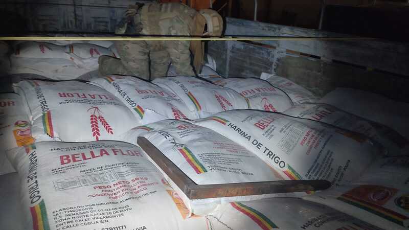 Comisan dos camiones con harina que pretendía ser trasladada al exterior 