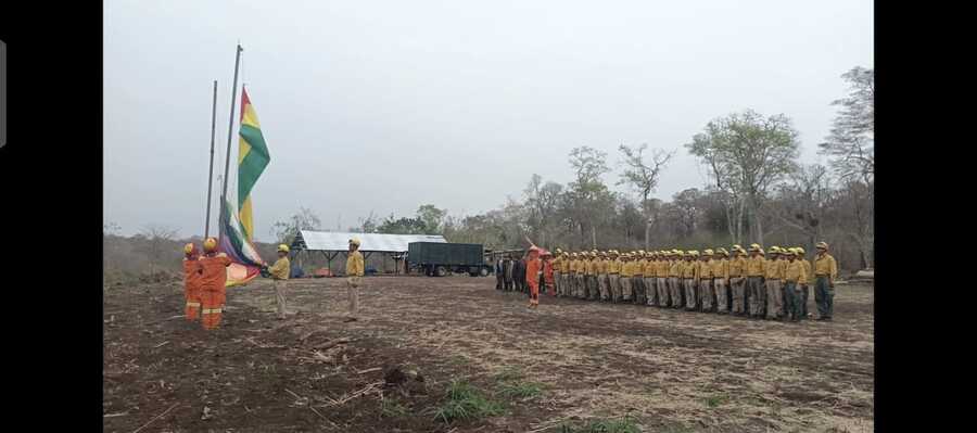 Sofocan 39 incendios con más de 2.600 bomberos y operativos por tierra y aire