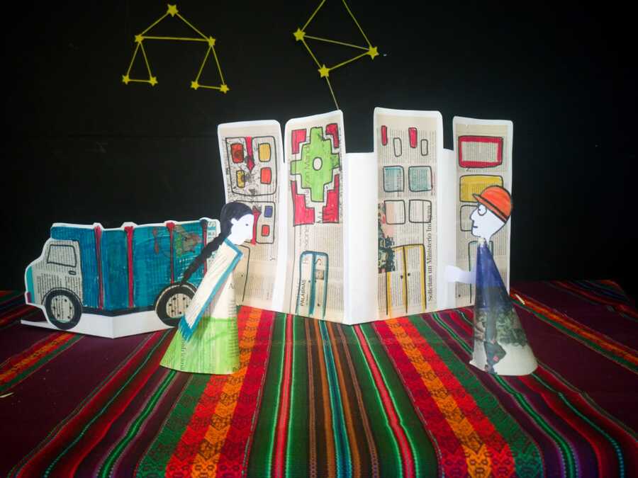 Mercados y minibuses de El Alto inspiran obra escénica con actores de papel y música en vivo