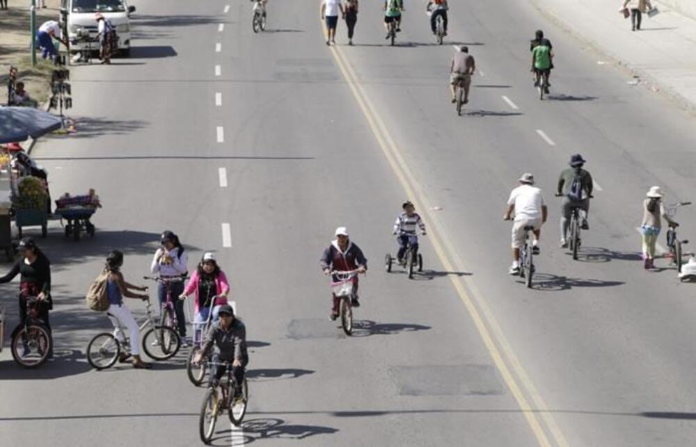 Policía desplegará más de 3.000 efectivos en La Paz y El Alto para controlar la restricción vehicular en el Día del Peatón