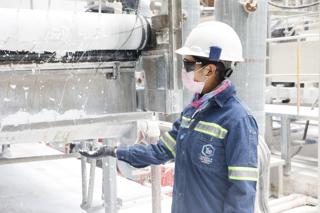 Ministro pide a legisladores despojarse de aspectos políticos y autorizar inversión de $us 2.000 millones para el litio