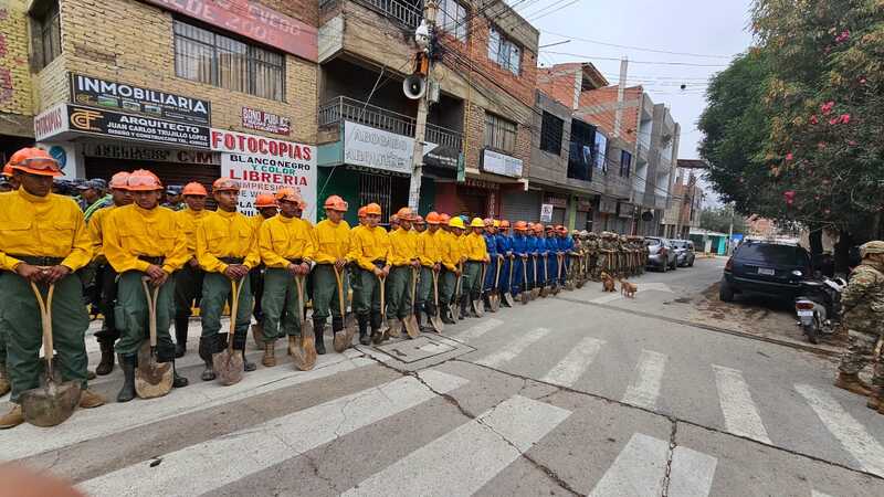 Arce instruye movilización del Comando Conjunto y maquinaria pesada en Colcapirhua, inician trabajos de limpieza