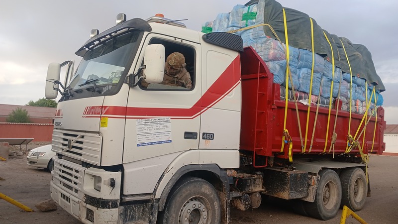 Incautan cuatro vehículos con alimentos y combustibles de contrabando en Oruro, La Paz y Santa Cruz