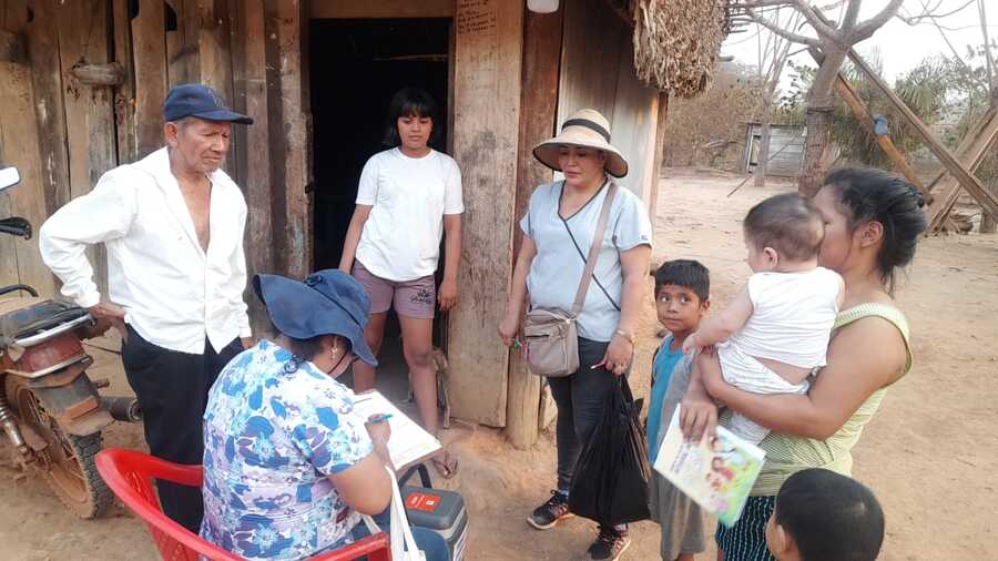 Desplazan brigadas de vacunación a comunidades indígenas de Palos Blancos