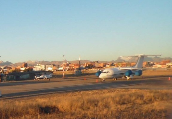 IATA expresa conformidad con compromiso de YPFB de pago en bolivianos para suministro de combustible