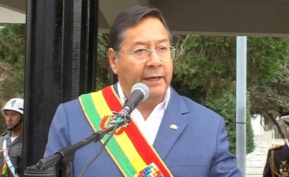 Arce conmemora el 214 aniversario del Ejército y lo considera como “la columna vertebral” de las FFAA 