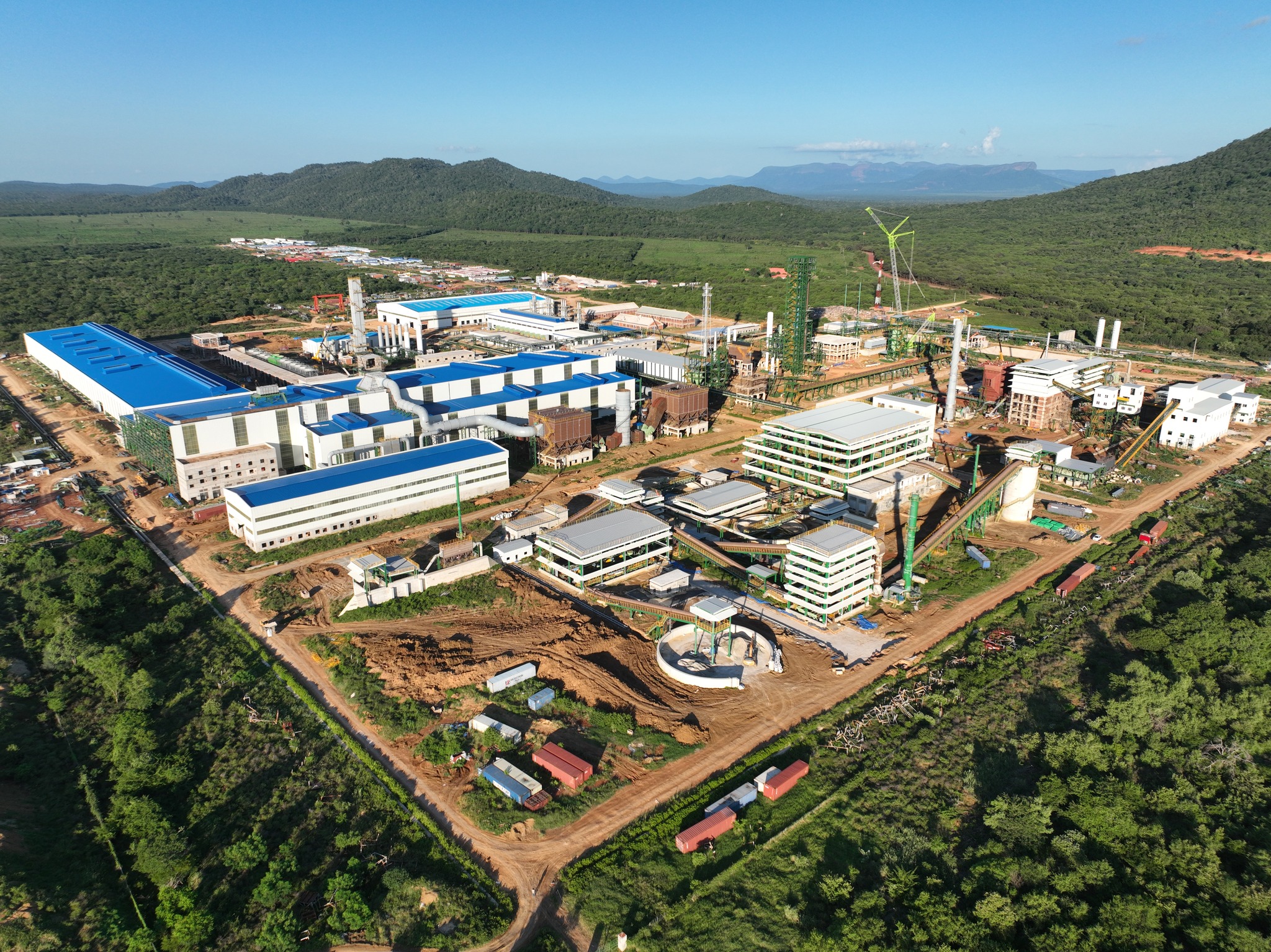 Auguran que 2025 será un mejor año y anuncian entrega de plantas industriales 