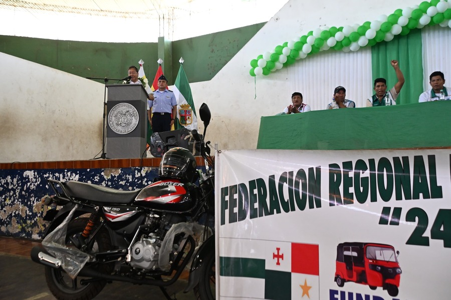 Arce destaca el trabajo de conductores de dos ruedas y declara el 24 de agosto como “Día del Mototaxista Boliviano”