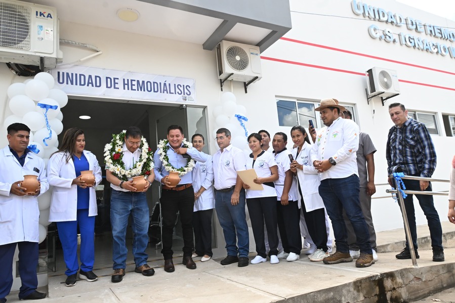 Presidente entrega equipamiento e inaugura Centro de Hemodiálisis en Warnes