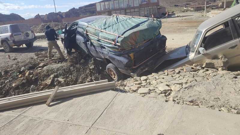 Comisan al contrabando 626 rollos de tela y dos vehículos en La Paz y Oruro