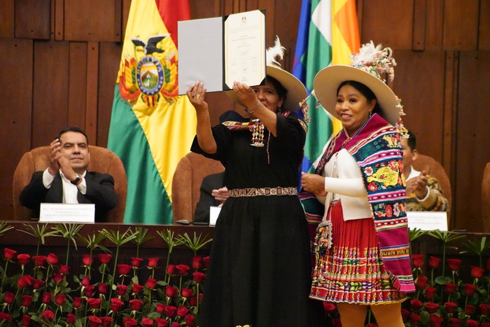 TSE entrega credenciales a 19 nuevas autoridades judiciales y les pide trabajar con equidad y sin presiones políticas o económicas 