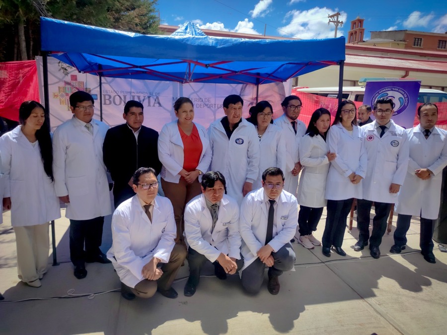 Gobierno entrega 15 ítems de especialistas médicos para el Hospital San Juan de Dios de Oruro