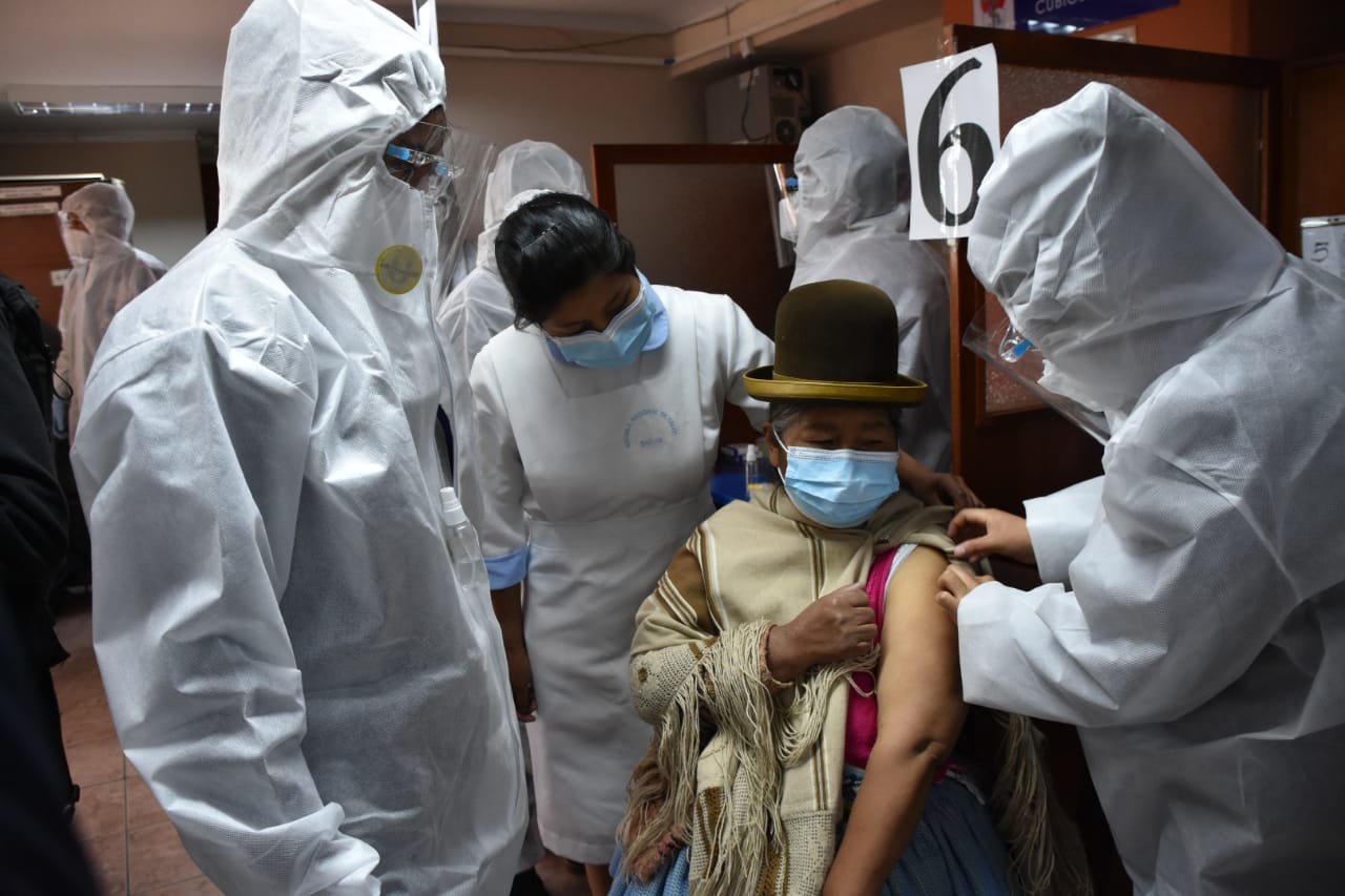 Ministra recuerda uso obligatorio de barbijo en centros de salud y aplicación del protocolo de bioseguridad en escuelas