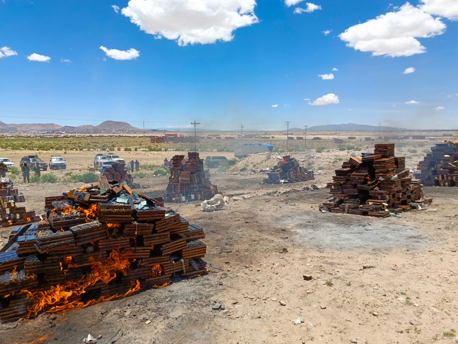 Incineran las más de 8 toneladas de la cocaína incautadas en la fronteriza Tambo Quemado