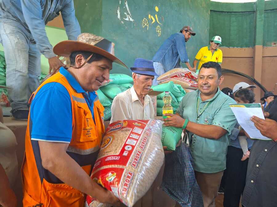 Gobierno entrega ayuda humanitaria valuada en Bs 286.768 para municipios de Santa Cruz