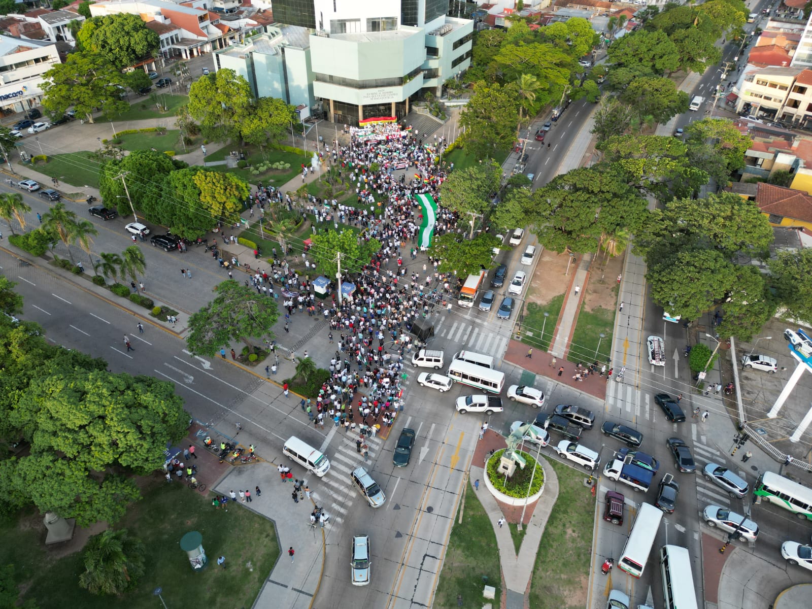 Marcha en Santa Cruz contra la prórroga de magistrados con poca convocatoria