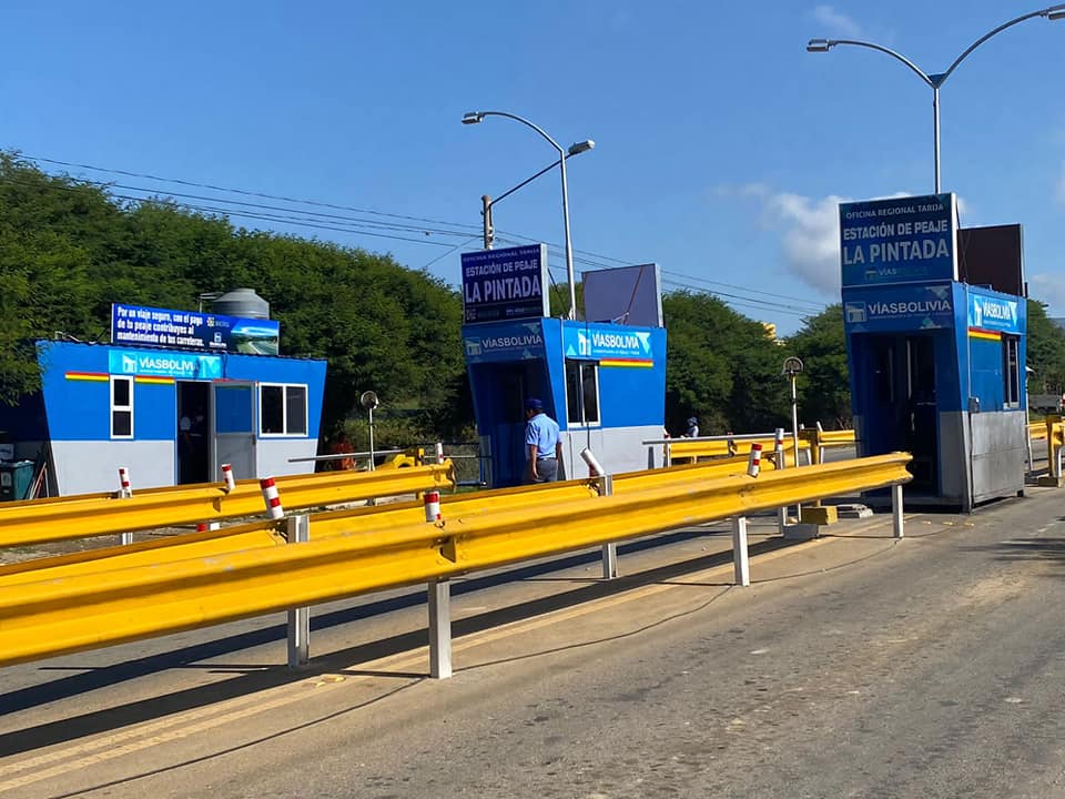 Vías Bolivia pierde medio millón de bolivianos por bloqueos y Gobierno pide denunciar daños a carreteras 