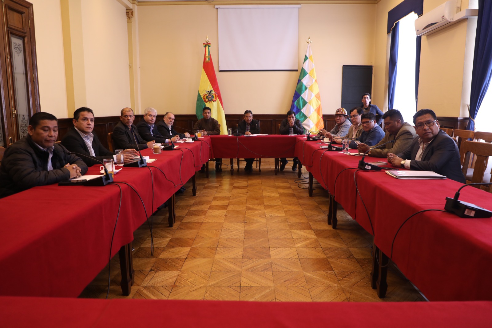 Vicepresidente instala reunión para allanar camino a las elecciones judiciales