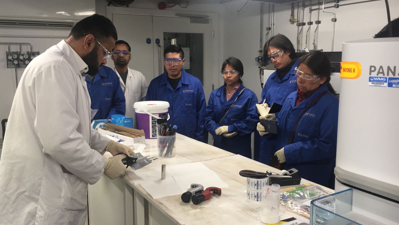 Profesionales de YLB se capacitan en Reino Unido sobre desarrollo de baterías de litio