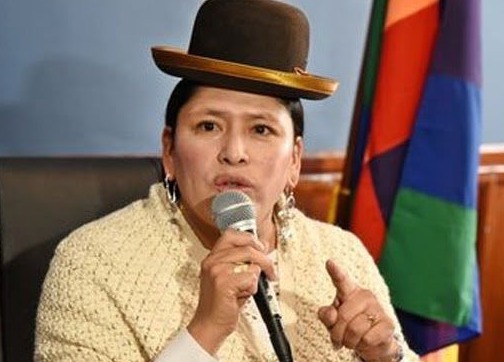 Senadora advierte que oposición pretende incorporar otros temas que no tienen nada que ver con el Proyecto de Ley 144