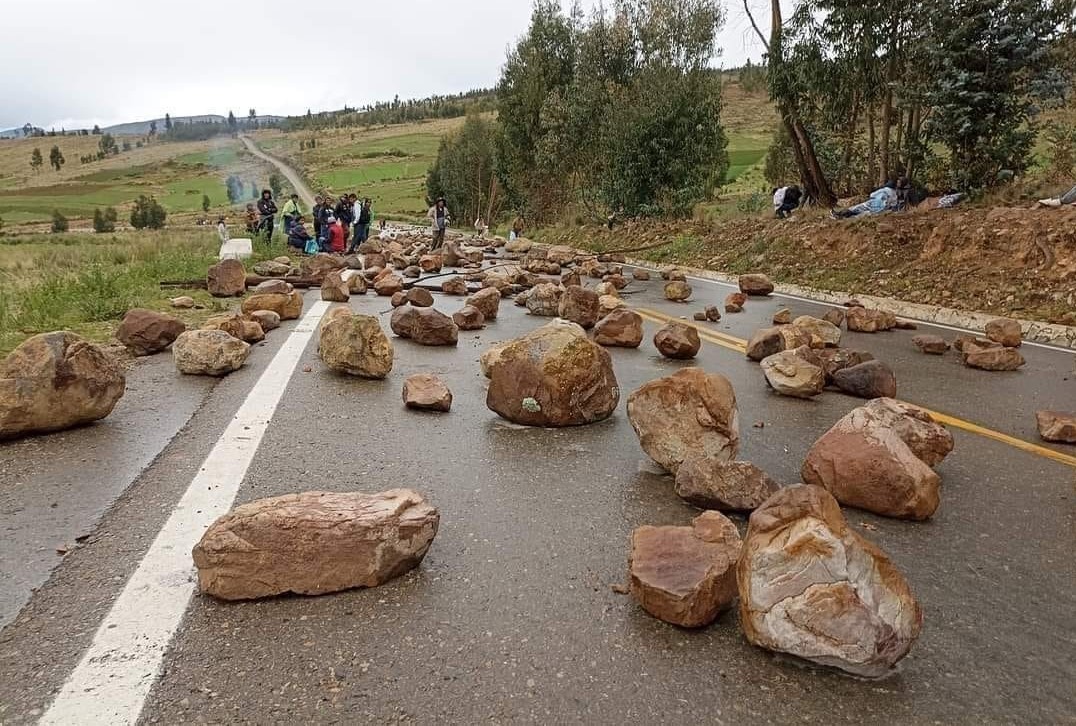 Sectores afines a Morales mantienen 12 puntos de bloqueo en Cochabamba, Gobierno llama a terminar de levantar la protesta