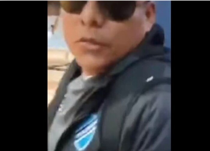 Senador Loza es increpado en un aeropuerto: “Qué bonito es viajar en avión, bloqueando al resto”