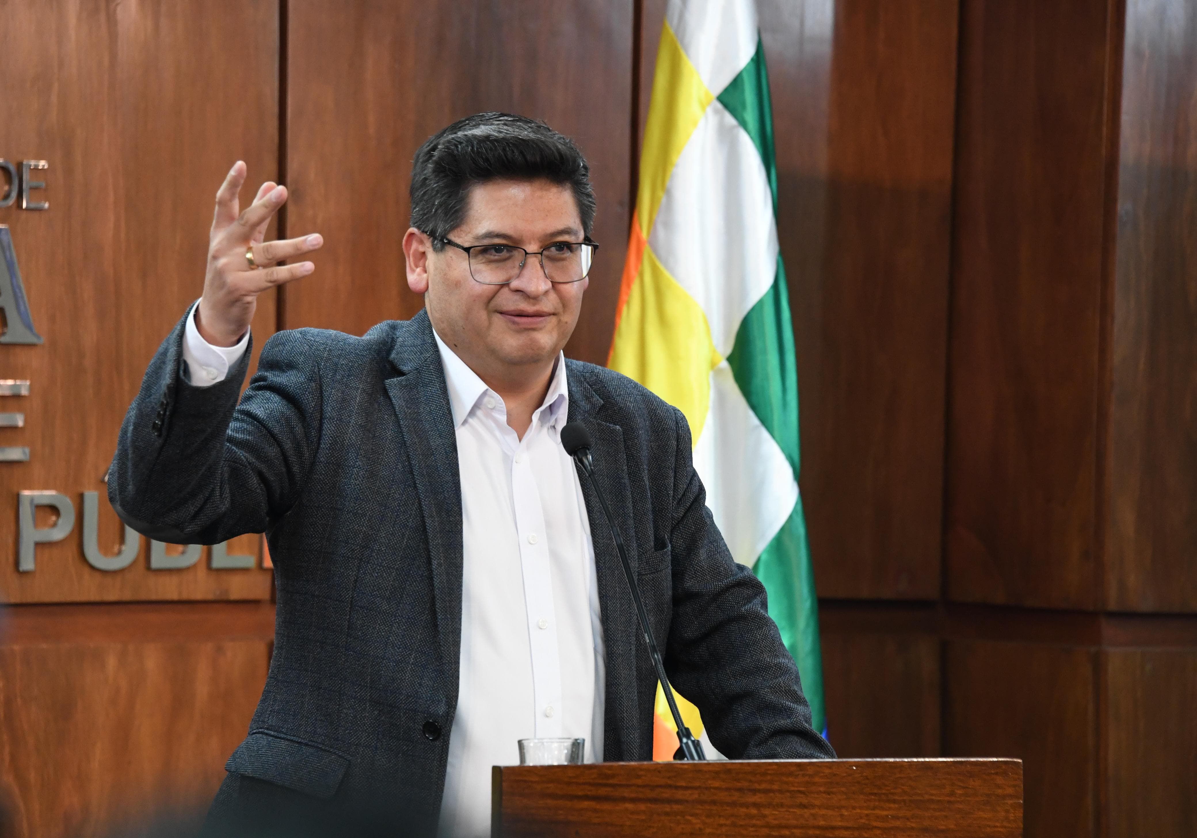 Ministro Montenegro rechaza calificación de Fitch Ratings y asegura que Bolivia no dejó de pagar la deuda externa