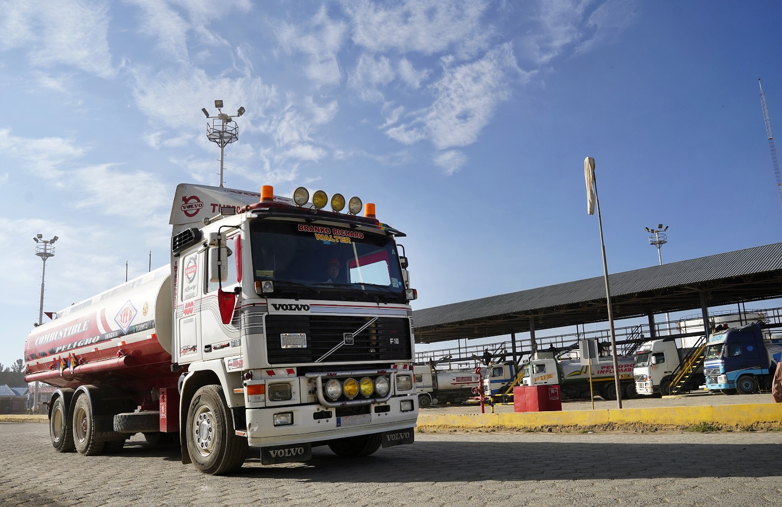 YPFB incrementa en 10% despacho de combustibles en el país y asegura provisión en Carnaval