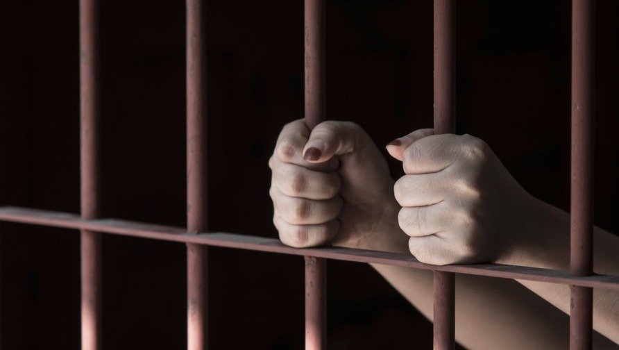 Advierten posible “sesgo de género” en proceso penal contra mujer cuya pareja cometió triple infanticidio