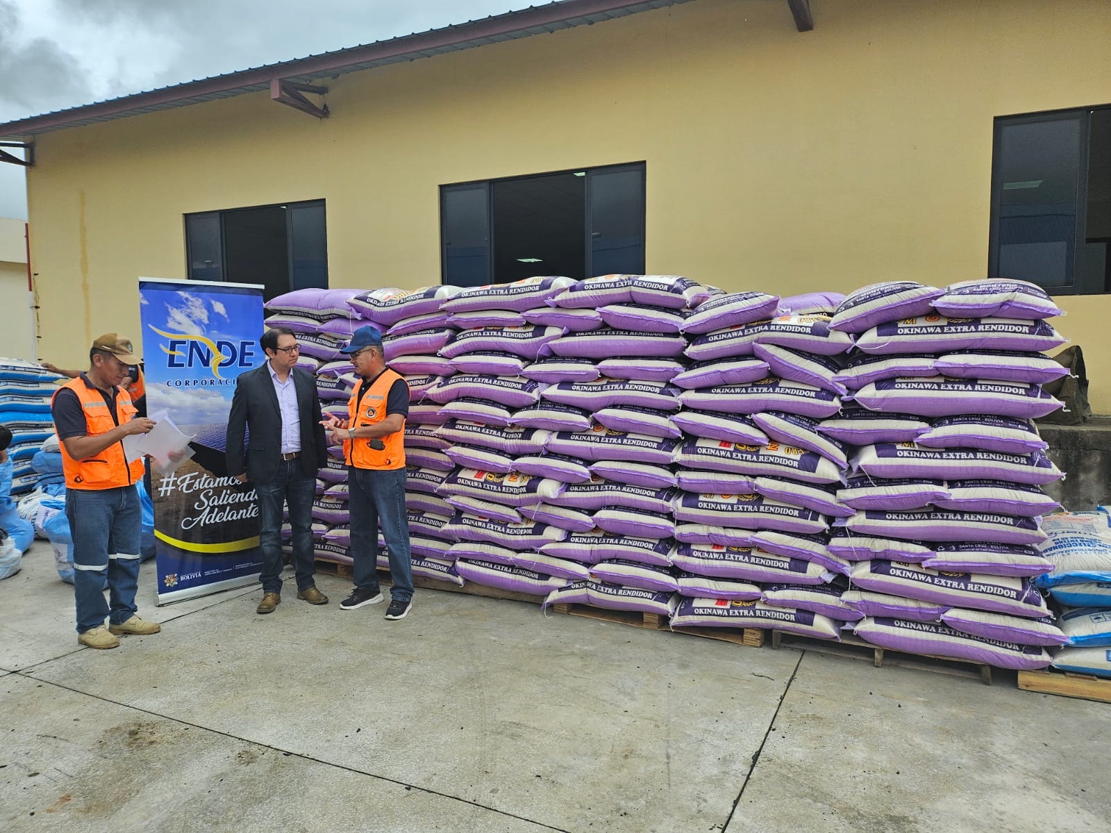 ENDE envía 15,3 toneladas de ayuda humanitaria para las familias afectadas por incendios en Chile