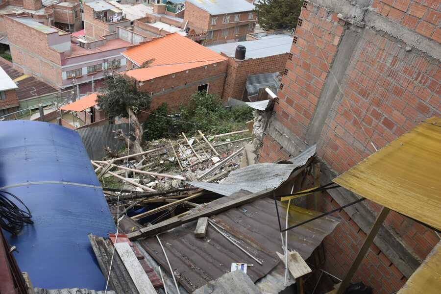 Concejal Pérez del Castillo cuestiona a la Alcaldía por excavaciones en época de lluvias en zona con 10 viviendas en riesgo de colapso