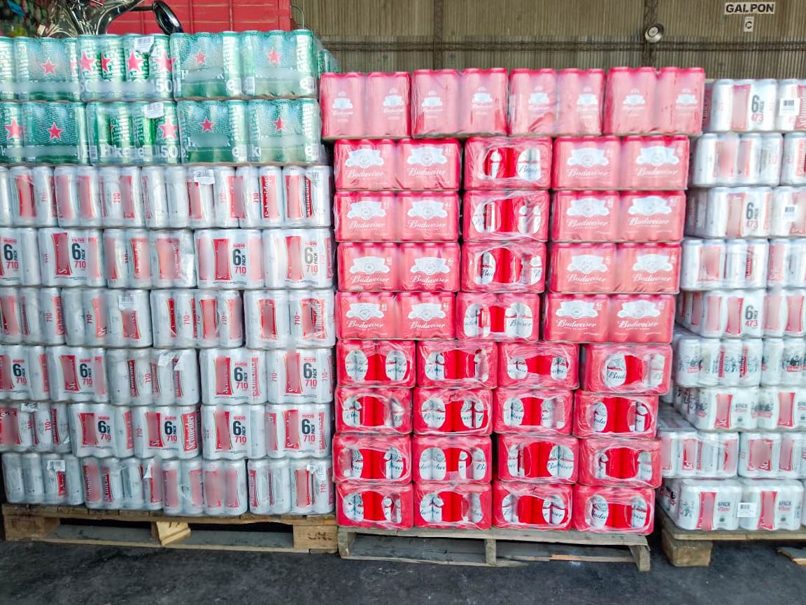 Comisan más de 40 toneladas de espumas, bebidas, cigarrillo y ropa usada de contrabando en Oruro