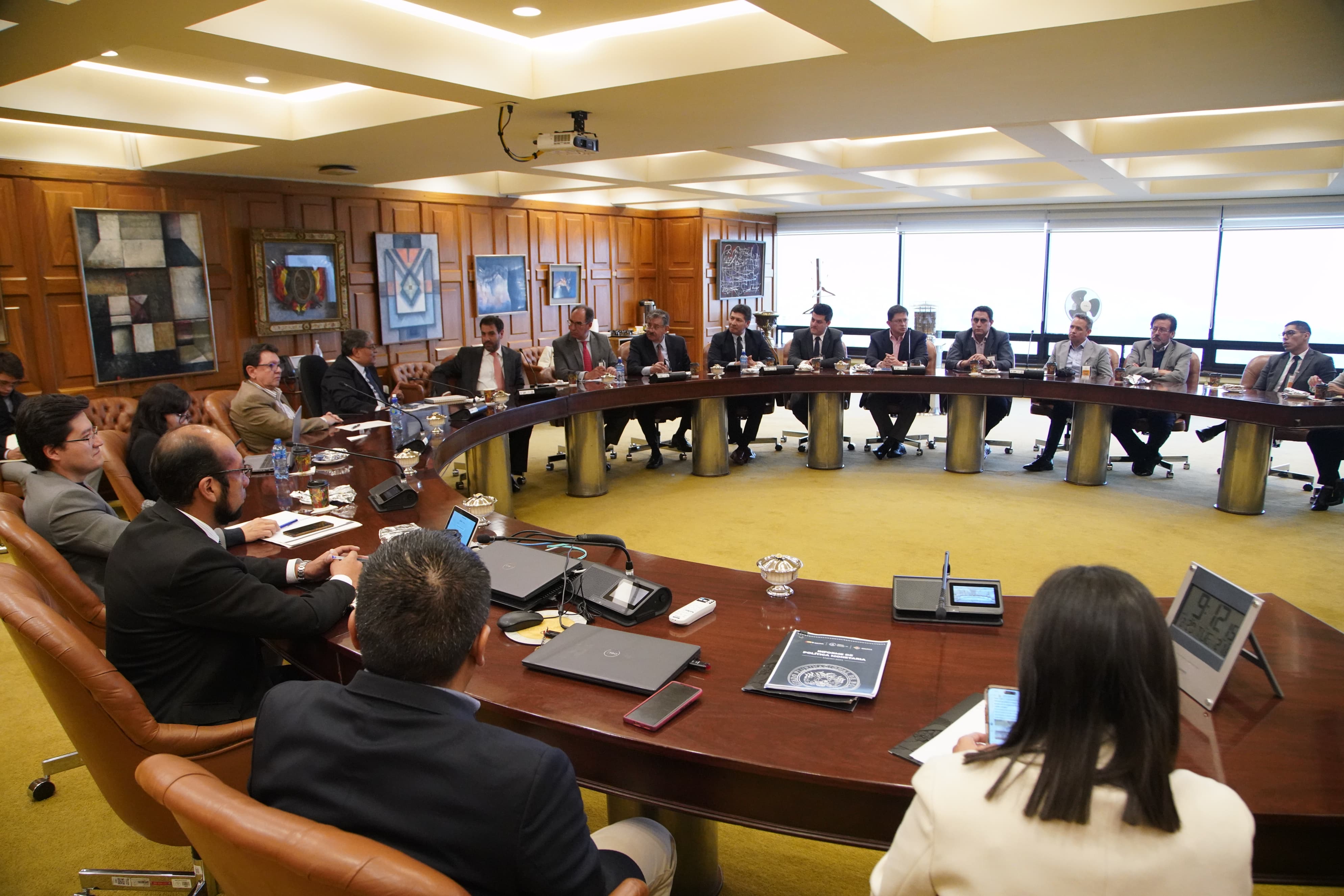 BCB y Asoban instalan reunión sobre emisión de bonos en dólares