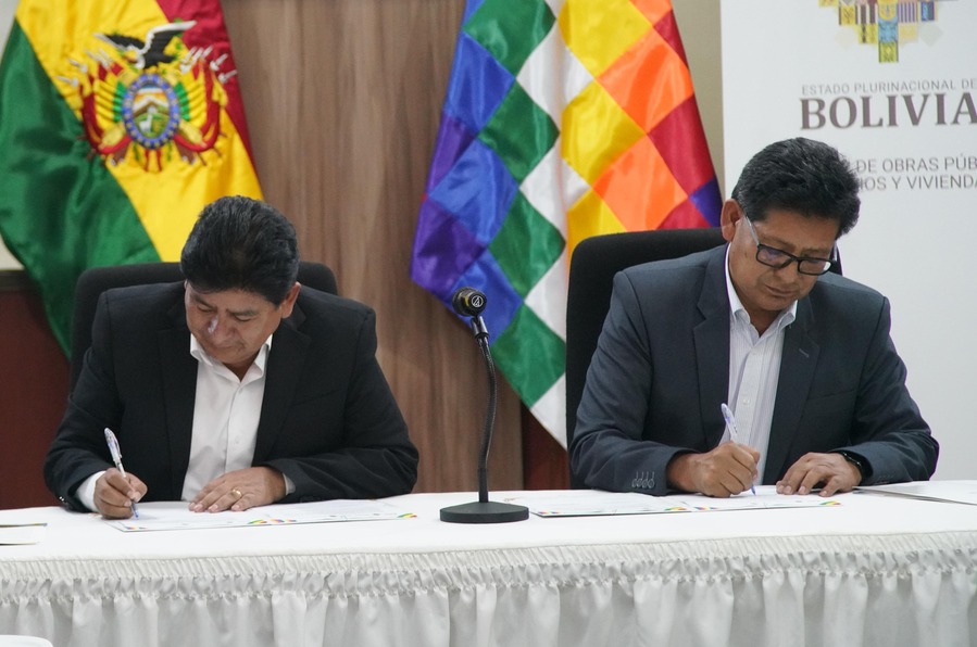 Educación y Obras Públicas acuerdan impulsar la formación técnica de estudiantes en plantas industriales del Estado