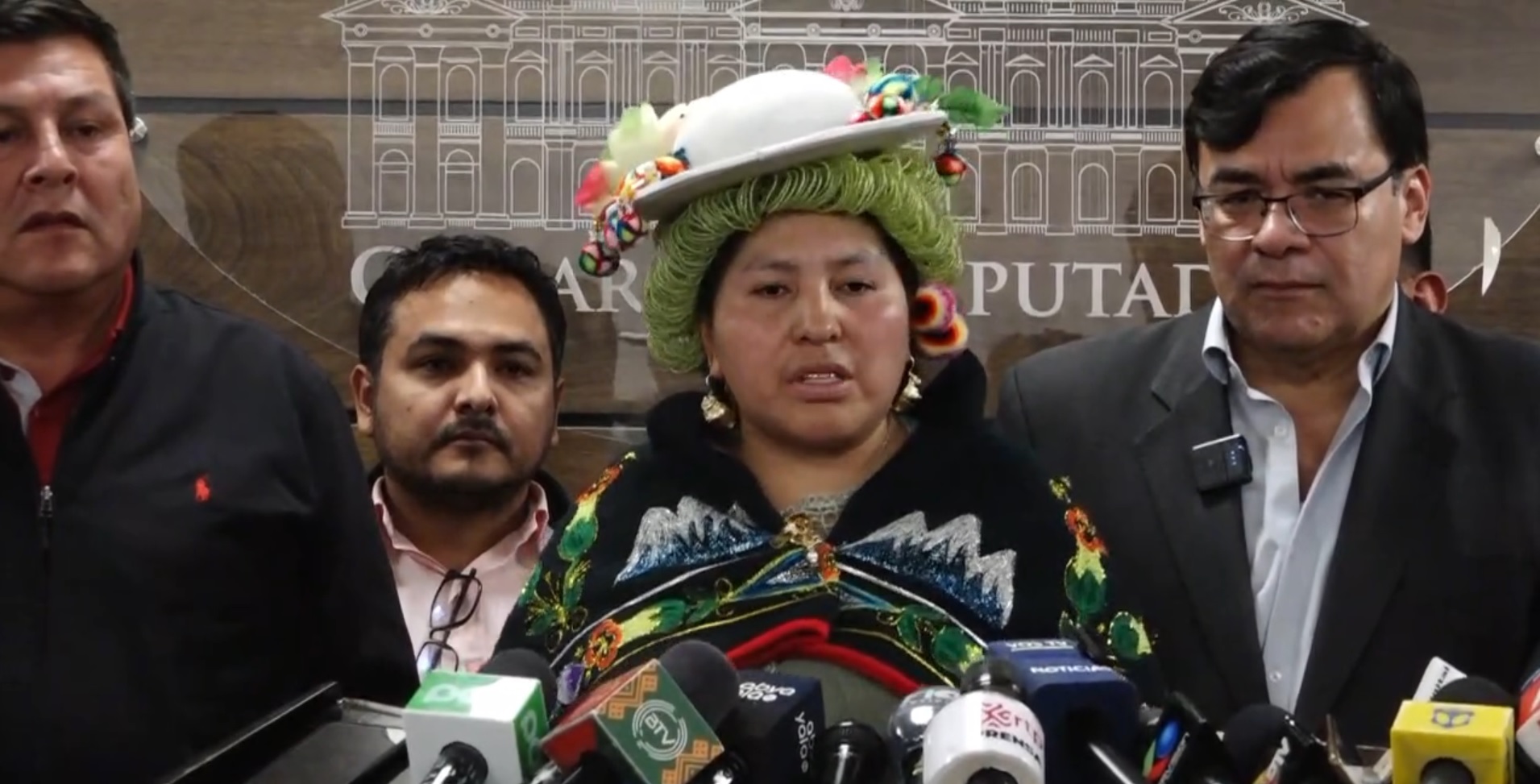 Bancada del MAS denuncia que “grupos fascistoides” agredieron a presidenta de Diputados, anuncian proceso contra Ormachea