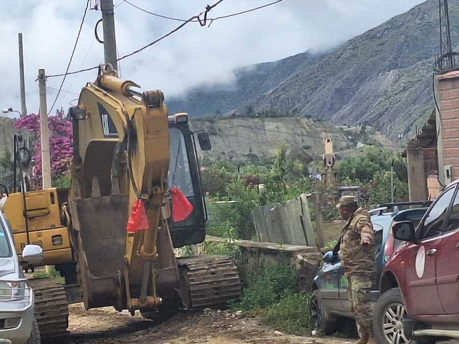 Defensa Civil lleva 5,67 toneladas de ayuda humanitaria e inicia apertura de vía en Lipari