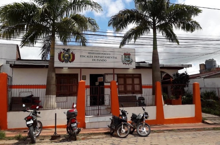 Cobija: Investigan asesinato de un hombre en domicilio donde se hacían peleas ilegales de gallos 