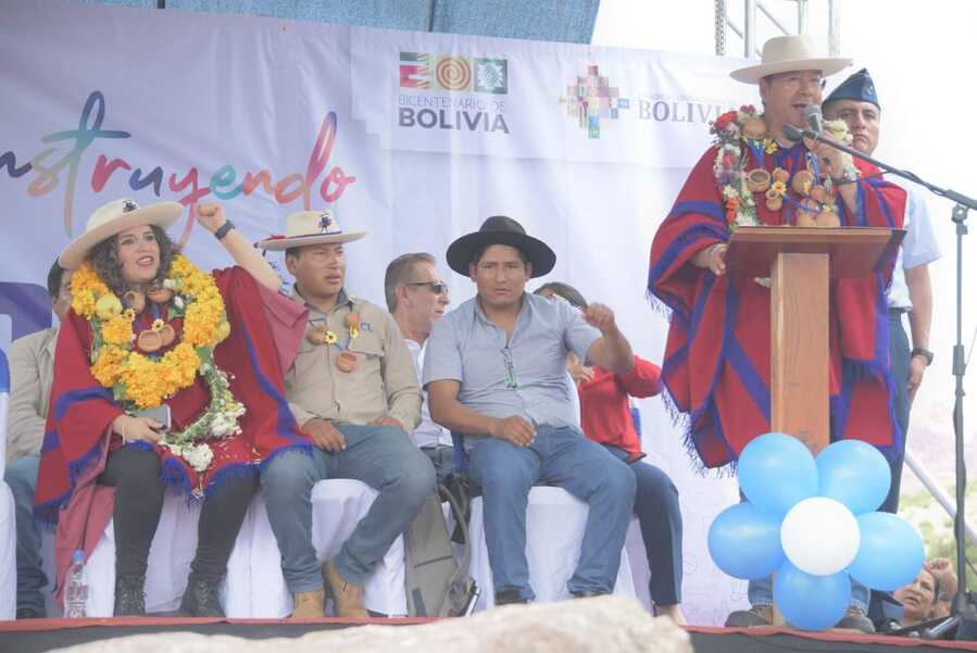 Arce da inicio a construcción de un hospital y recuerda a legisladores que fueron elegidos para trabajar y no para hacerse la burla del pueblo