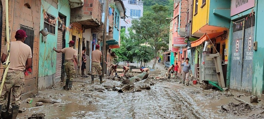 Comando Conjunto evacúa a familias afectadas en Guanay por desborde de ríos