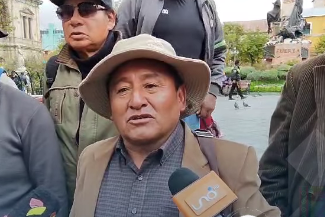 Fejuve Sur de El Alto define paro con bloqueo de calles para este jueves exigiendo el crédito del proyecto carretero Senkata-Apacheta