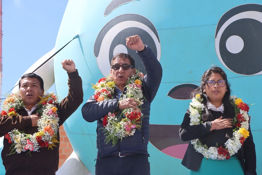 Gobierno entrega obra para transporte de aguas residuales en El Alto que demandó Bs 15,2 millones