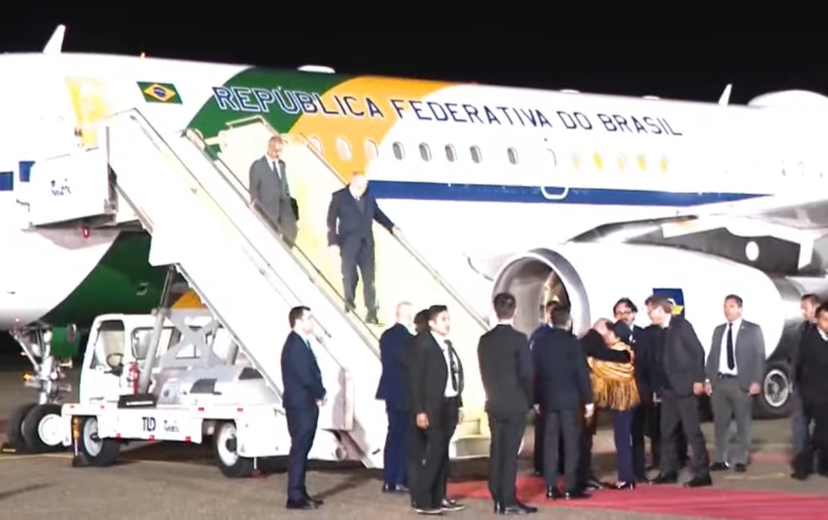 Lula llega a Bolivia para cumplir una intensa agenda con Arce, empresarios y organizaciones sociales