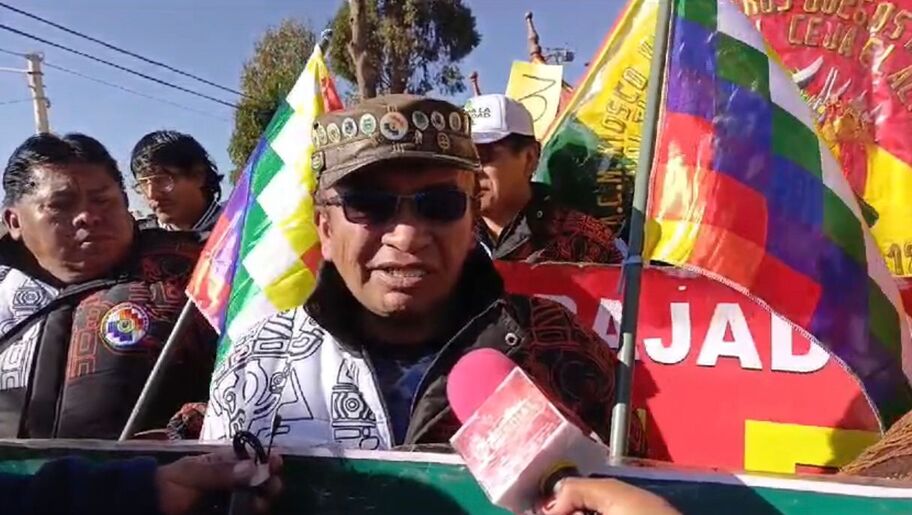 Gremiales acompañan la marcha por la democracia y piden 30 años de presidio para golpistas