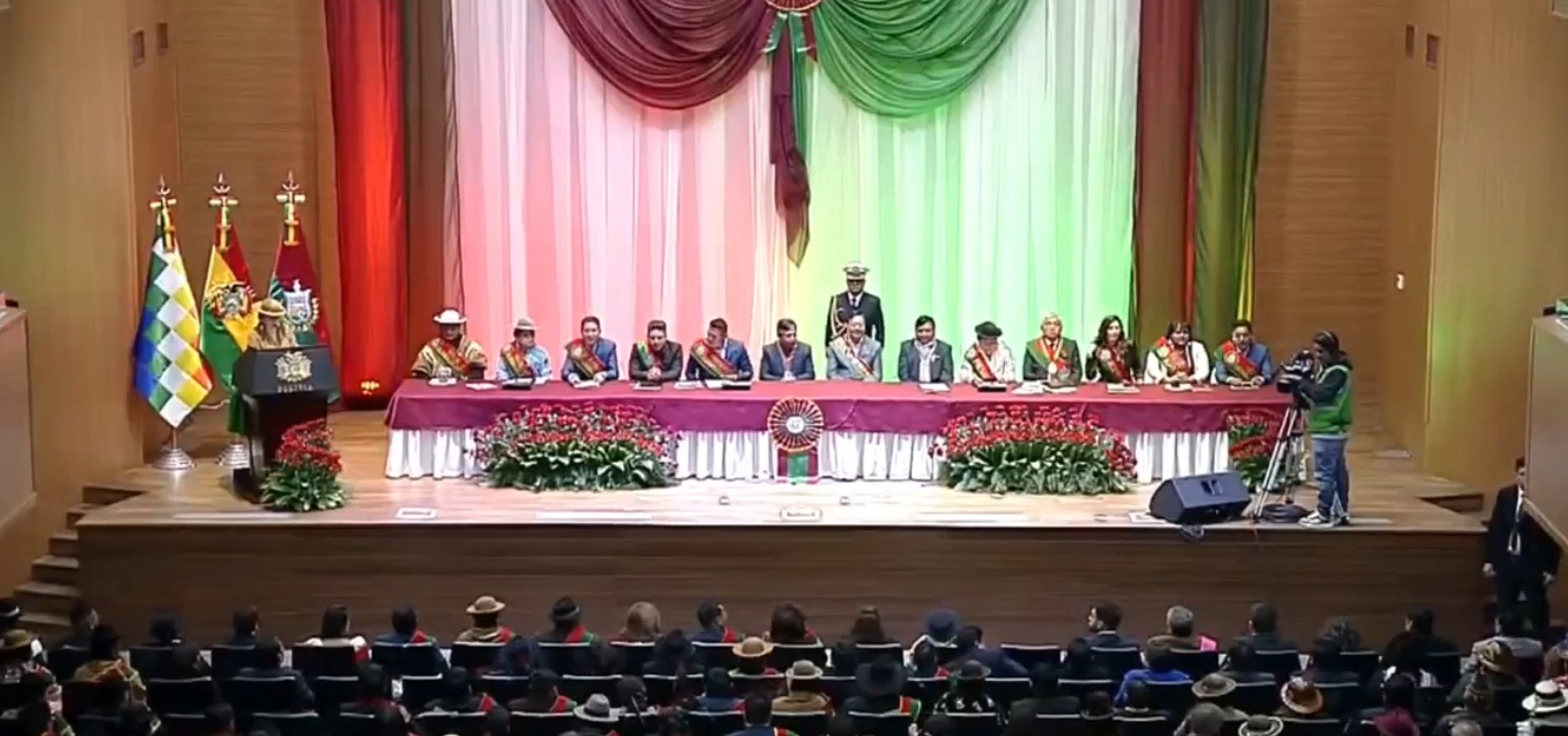 Presidente lidera la Sesión de Honor conjunta por los 215 años de la Gesta Libertaria de La Paz