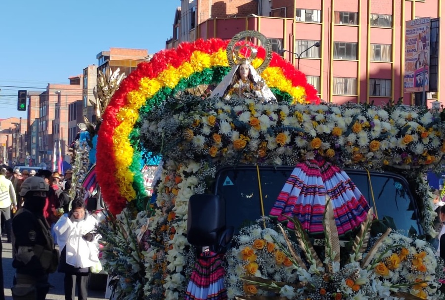 Más de 60.000 bailarines demuestran identidad cultural y devoción en la entrada folklórica de la Virgen del Carmen en El Alto