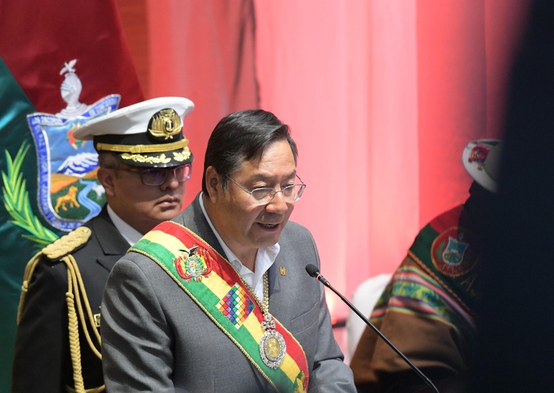 Anuncian la construcción de 39 unidades educativas e infraestructuras deportivas en La Paz